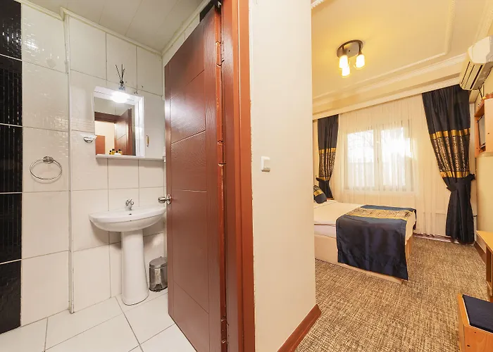 Liora Old City Hotel *